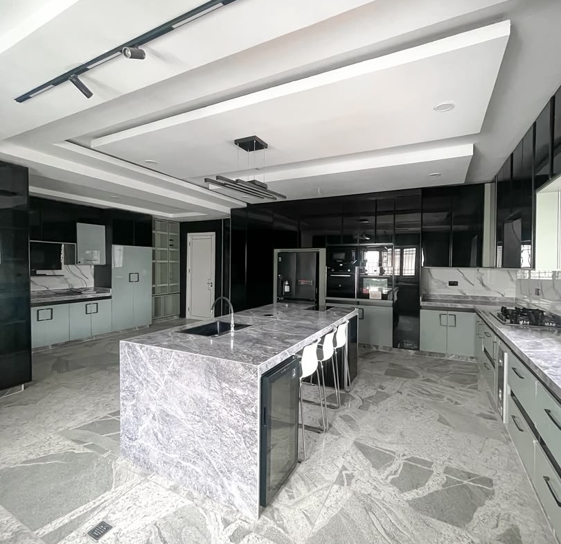 10 bedroom luxury villa for sale in Asokoro Extension, Abuja