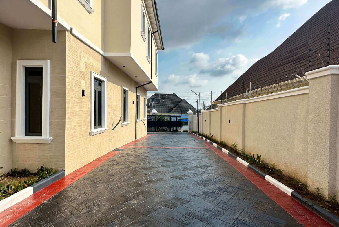 5 bedroom fully detached duplex for sale in Karsana, Abuja