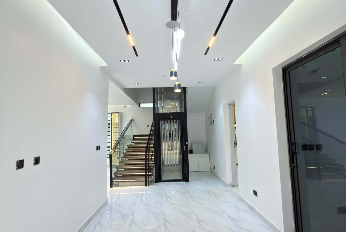 5 bedroom fully detached duplex for sale in Apo Resettlement, Abuja