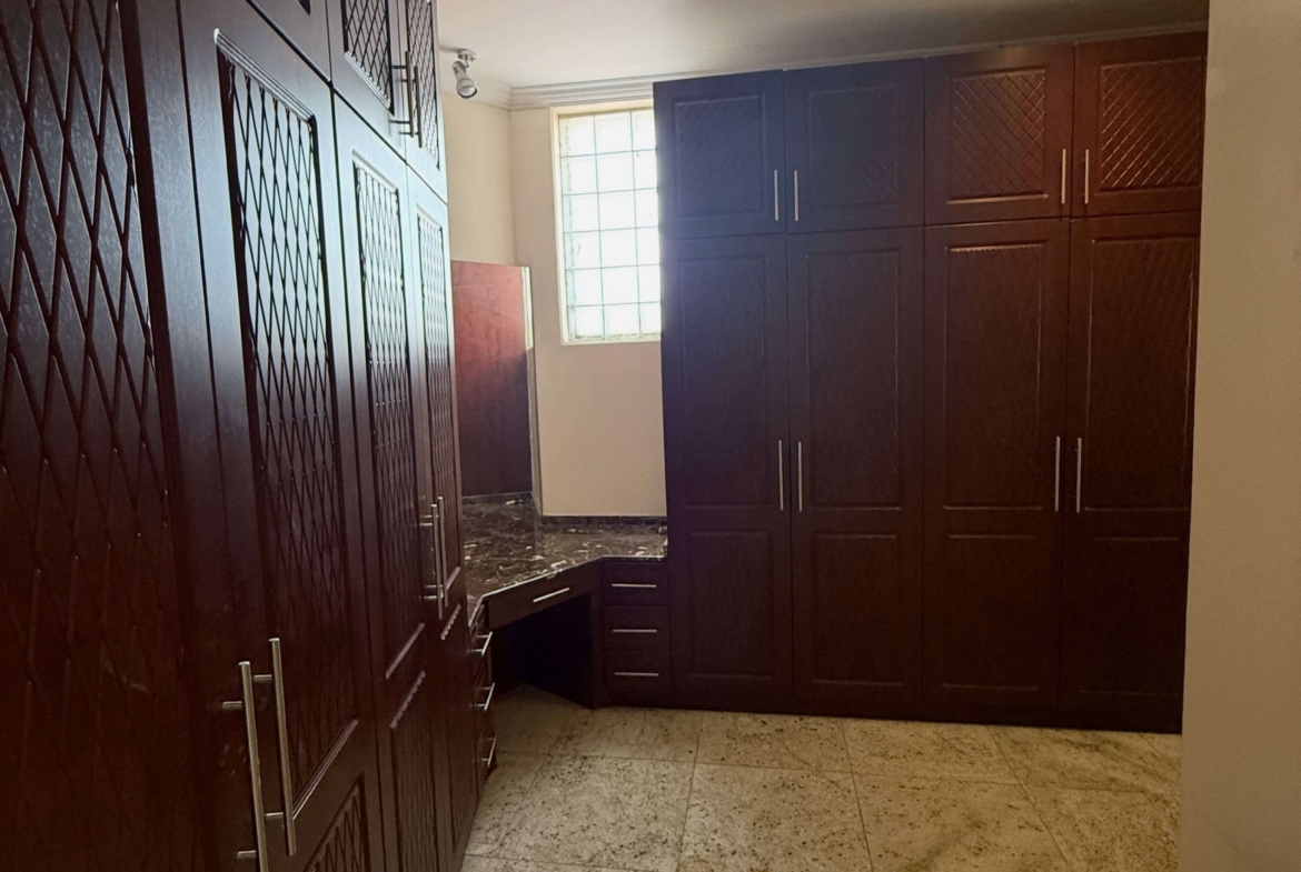 5 bedroom detached duplex for sale in Apo Legislative Quarters, Abuja