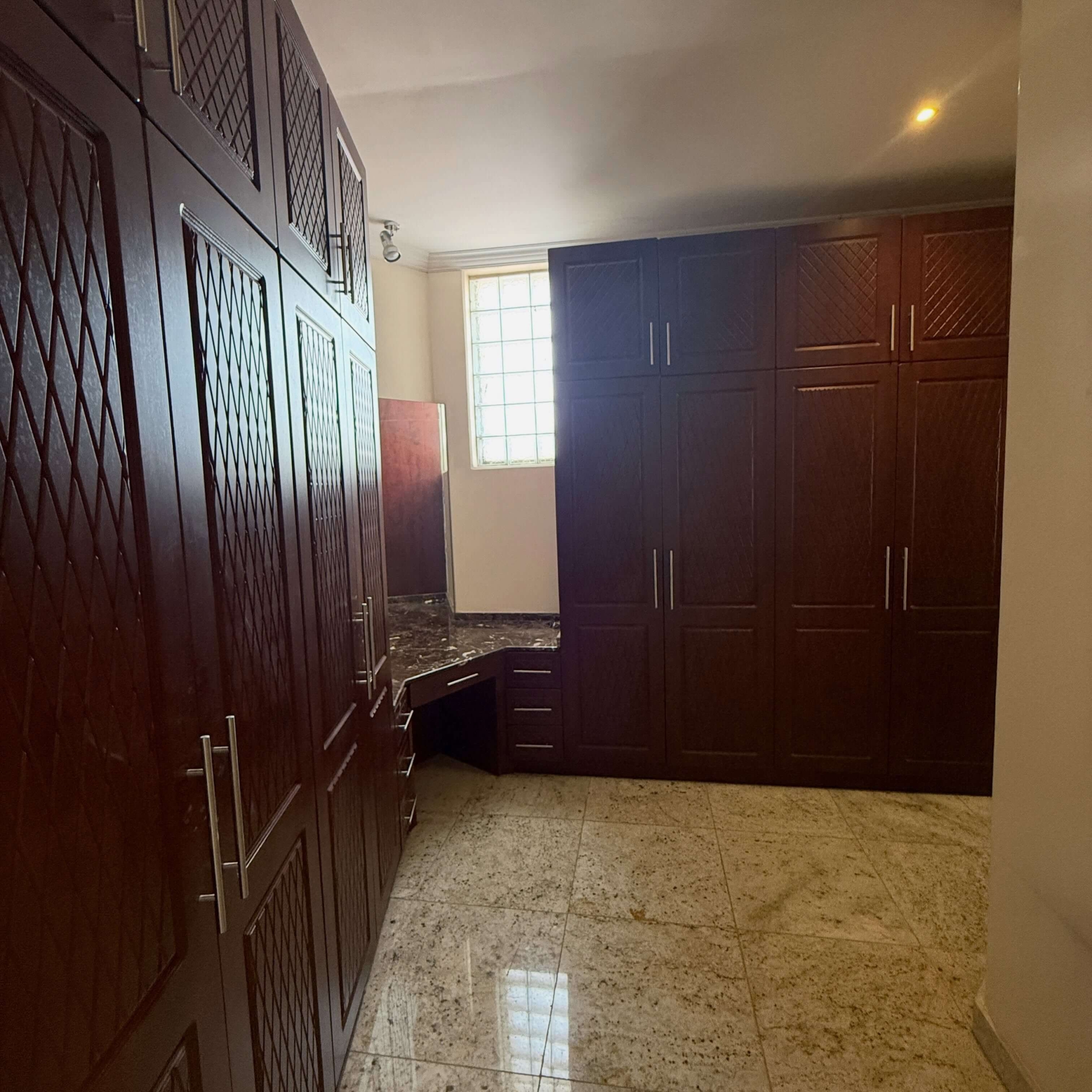 5 bedroom detached duplex for sale in Apo Legislative Quarters, Abuja