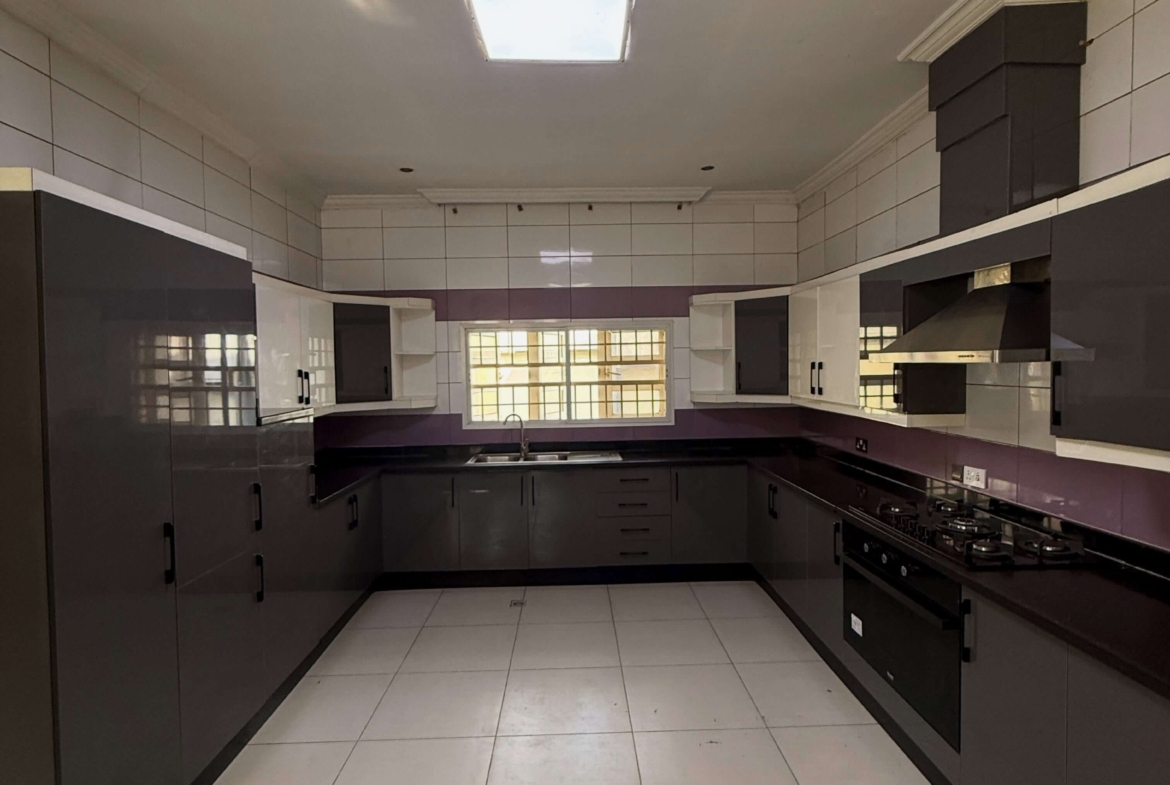 5 bedroom detached duplex for sale in Apo Legislative Quarters, Abuja