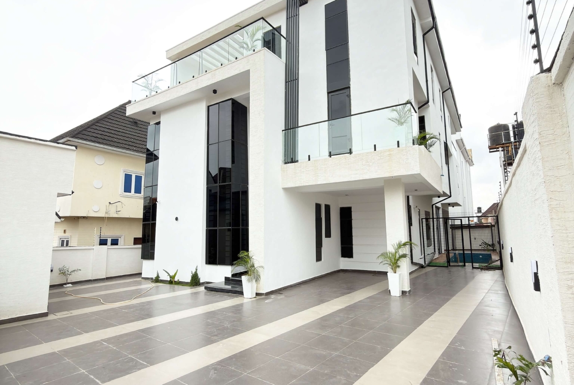 5 bedroom fully detached duplex for sale in Apo Resettlement, Abuja