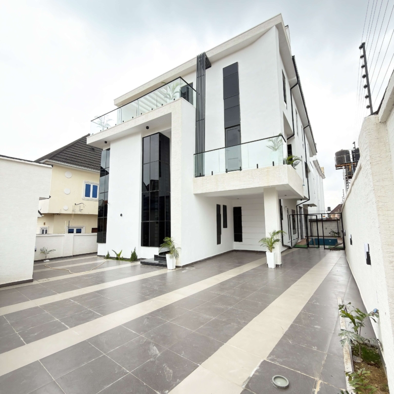 5 bedroom fully detached duplex for sale in Apo Resettlement, Abuja