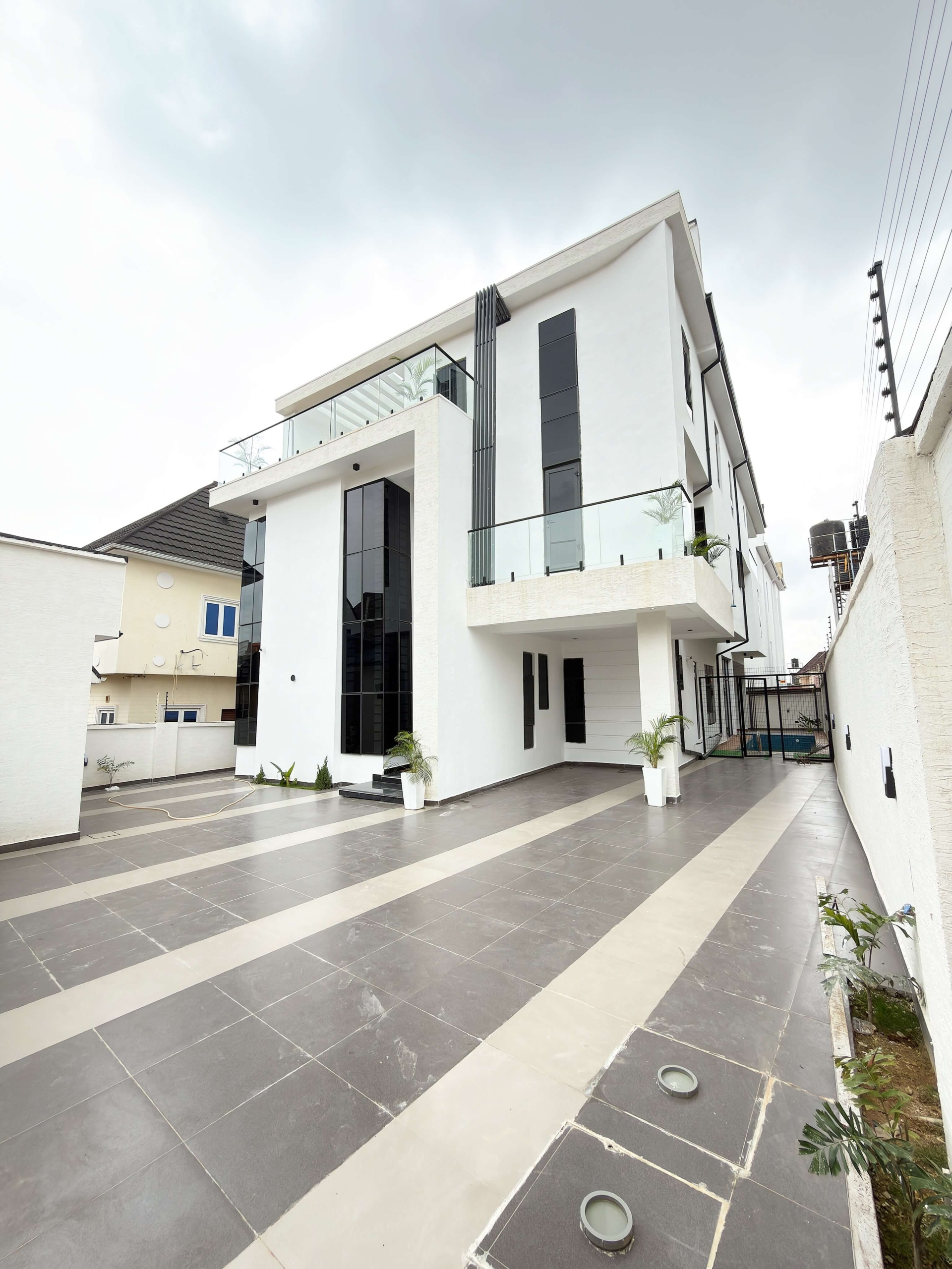 5 bedroom fully detached duplex for sale in Apo Resettlement, Abuja