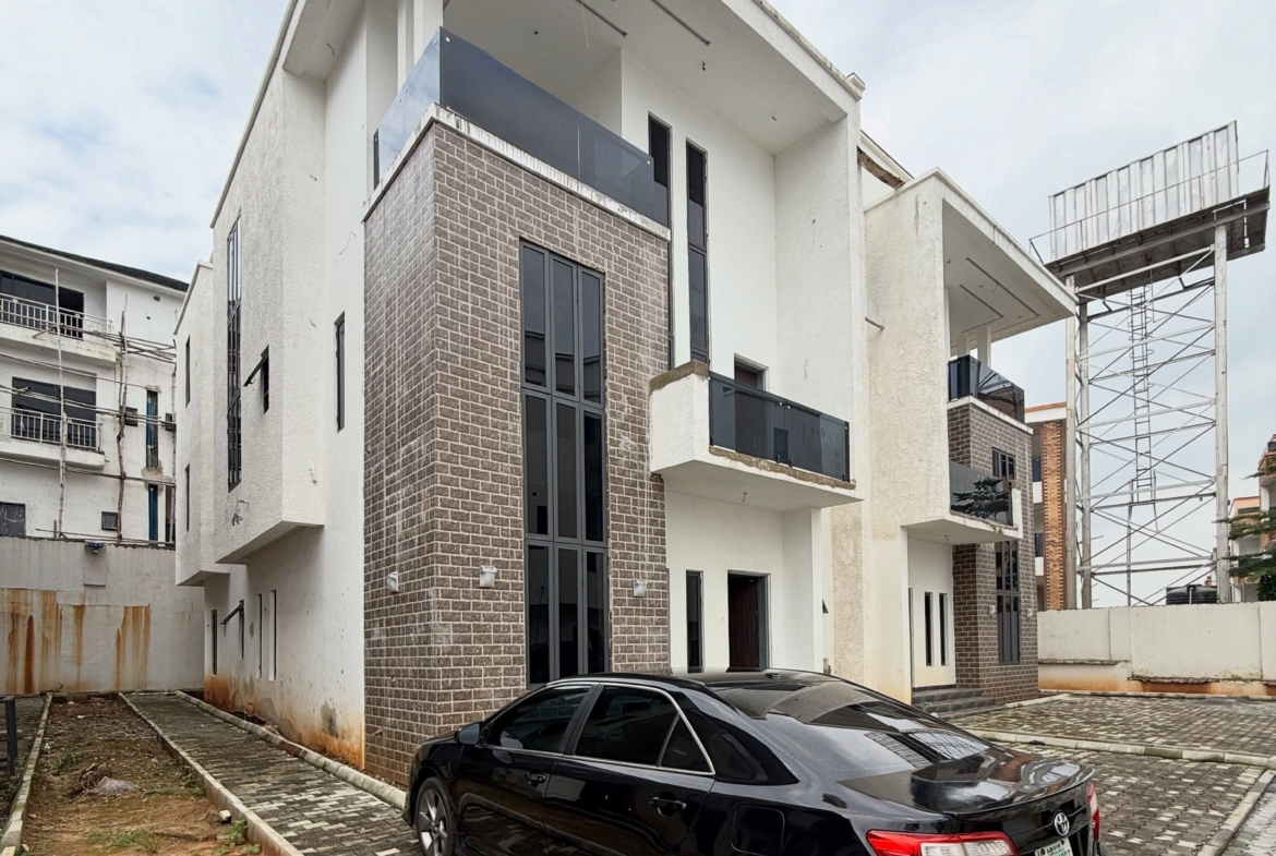 4 bedroom semi-detached duplex for sale in Katampe Extension, Abuja