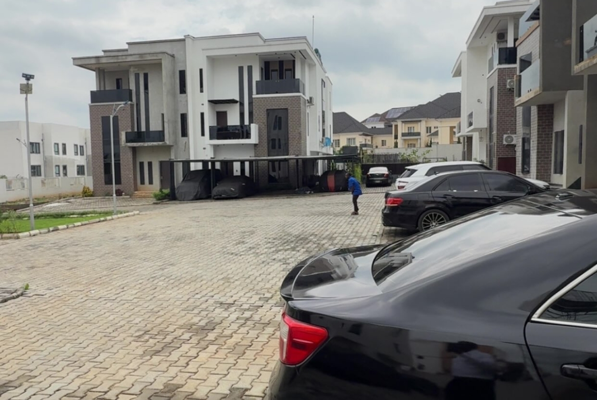 4 bedroom semi-detached duplex for sale in Katampe Extension, Abuja