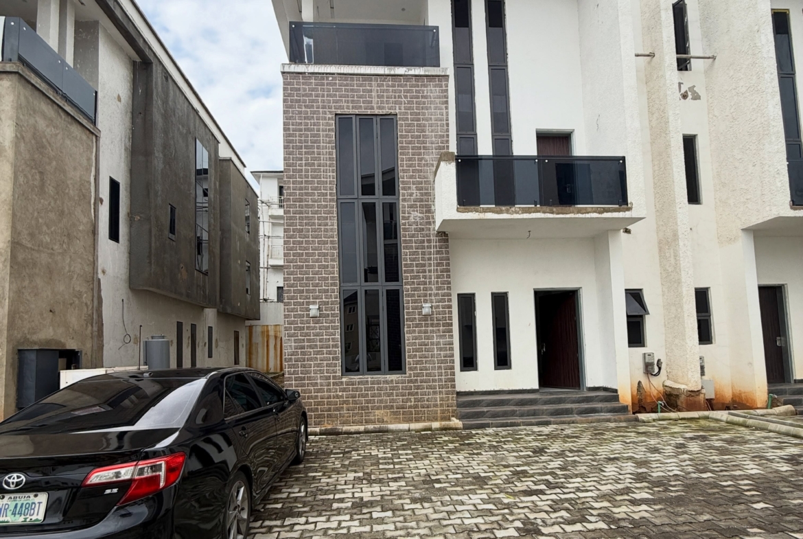4 bedroom semi-detached duplex for sale in Katampe Extension, Abuja