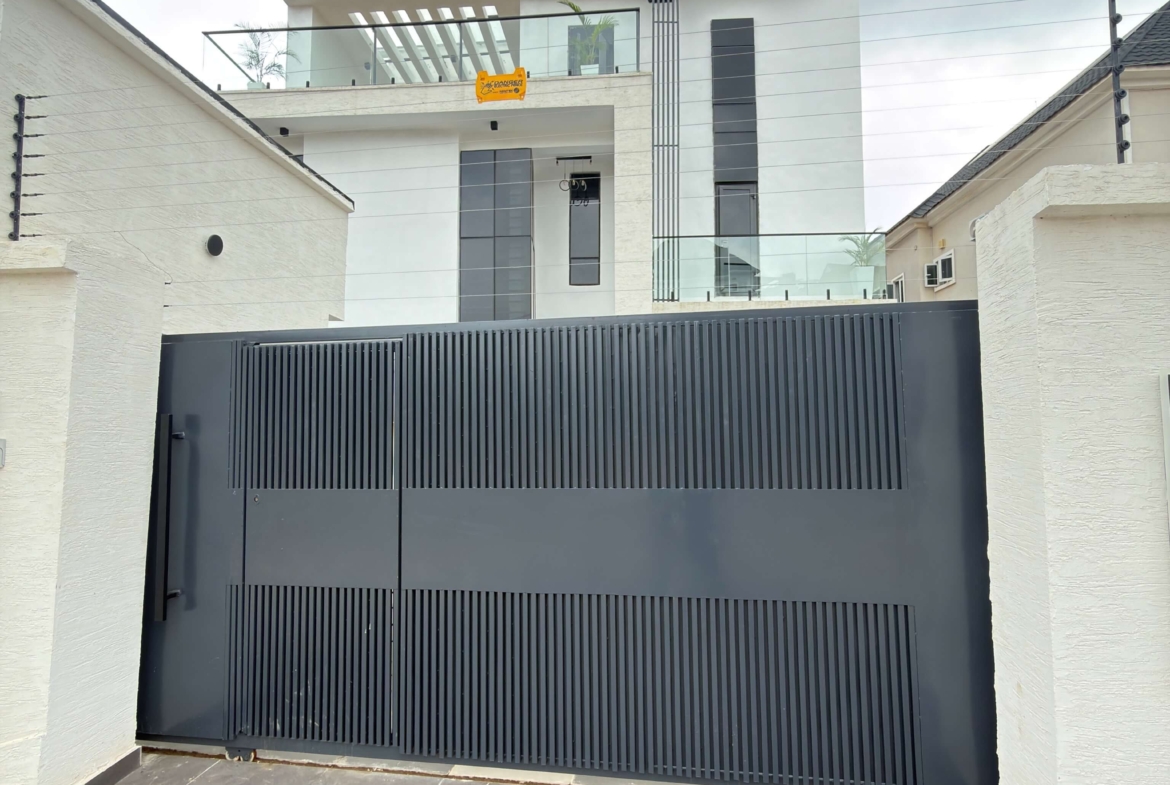 5 bedroom fully detached duplex for sale in Apo Resettlement, Abuja