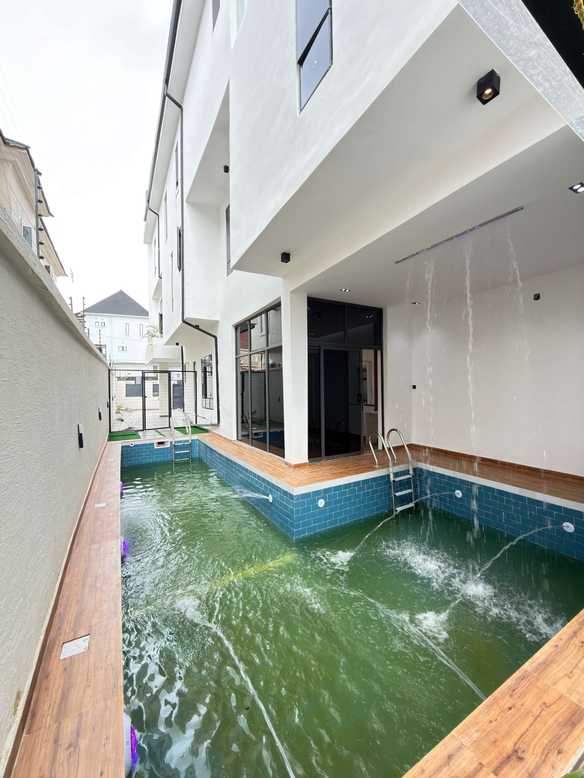 5 bedroom fully detached duplex for sale in Apo Resettlement, Abuja
