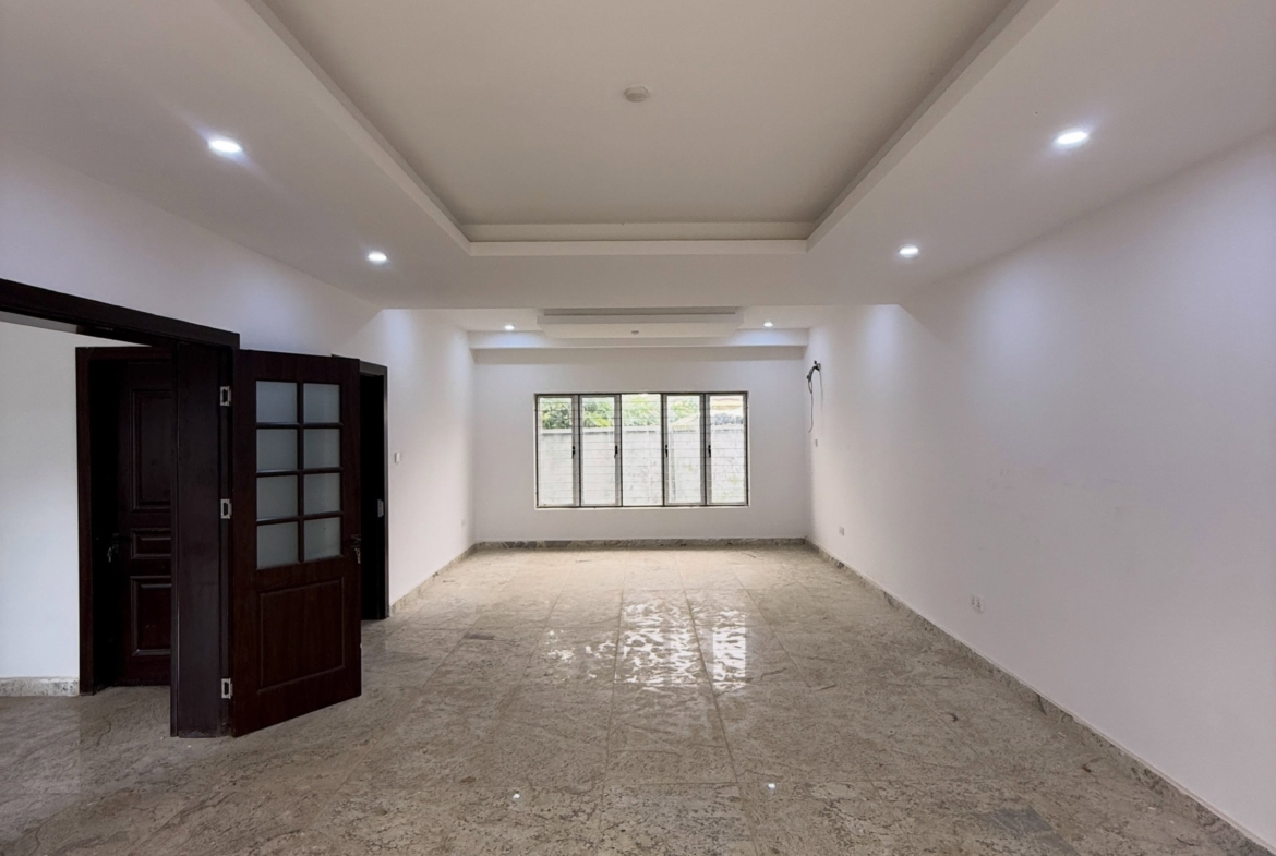 4-bedroom semi-detached duplex comes with a 1-room BQ