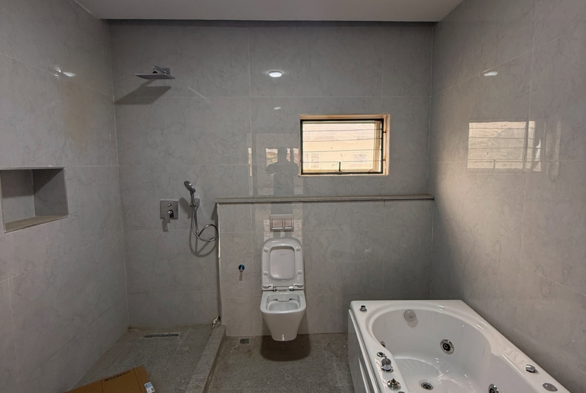 4-bedroom semi-detached duplex comes with a 1-room BQ