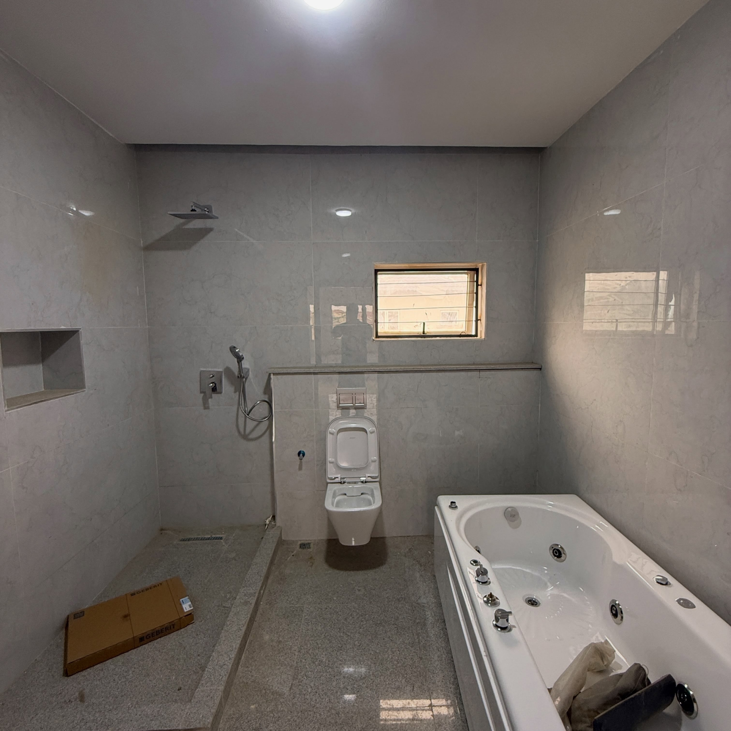 4-bedroom semi-detached duplex comes with a 1-room BQ