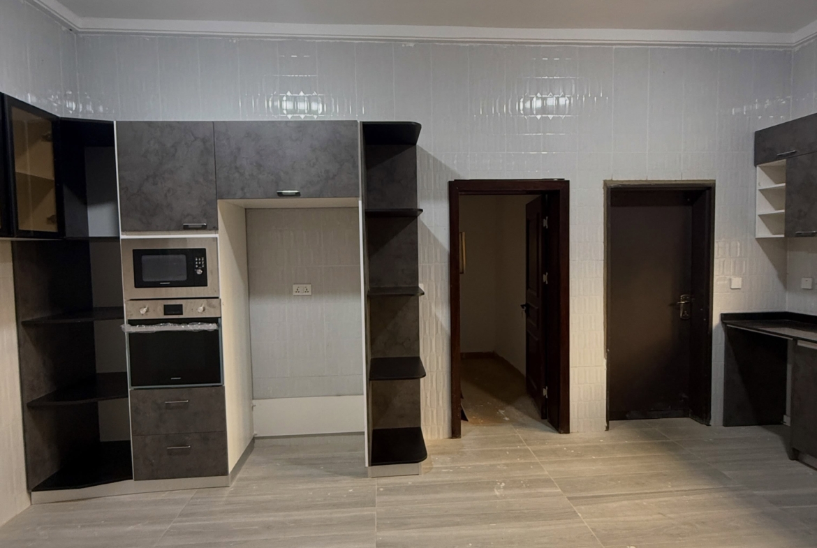 4-bedroom semi-detached duplex comes with a 1-room BQ