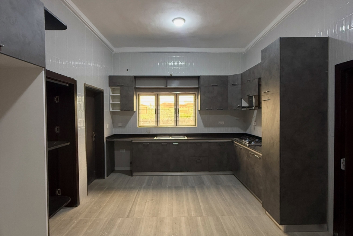 4-bedroom semi-detached duplex comes with a 1-room BQ