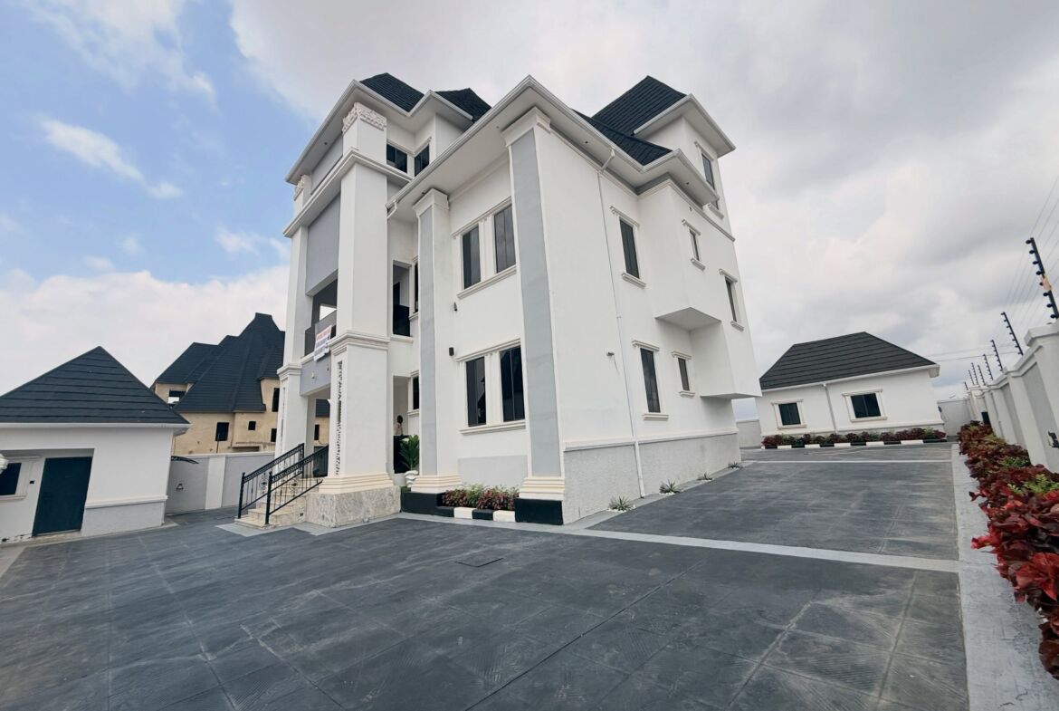 6 bedroom detached duplex for sale in Dakwo, Abuja
