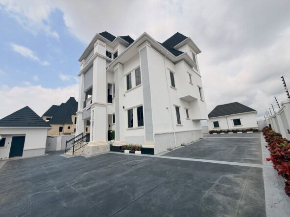 6 bedroom detached duplex for sale in Dakwo, Abuja
