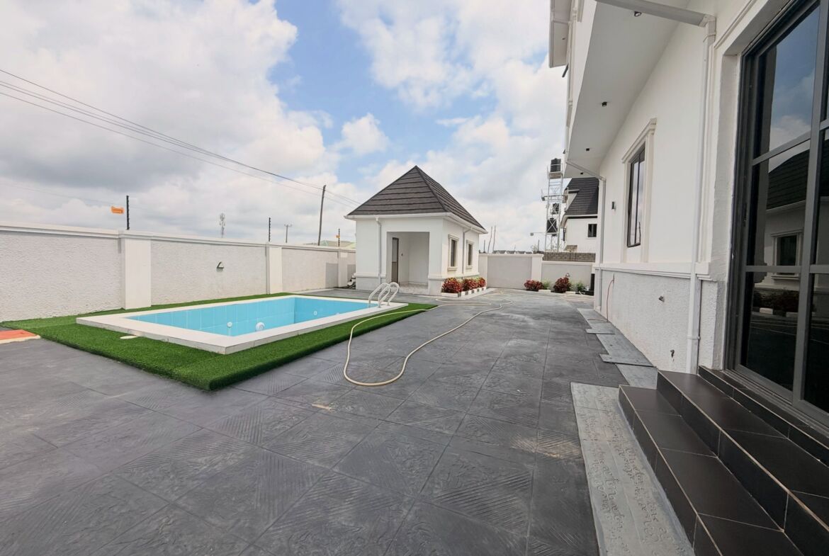 6 bedroom detached duplex for sale in Dakwo, Abuja