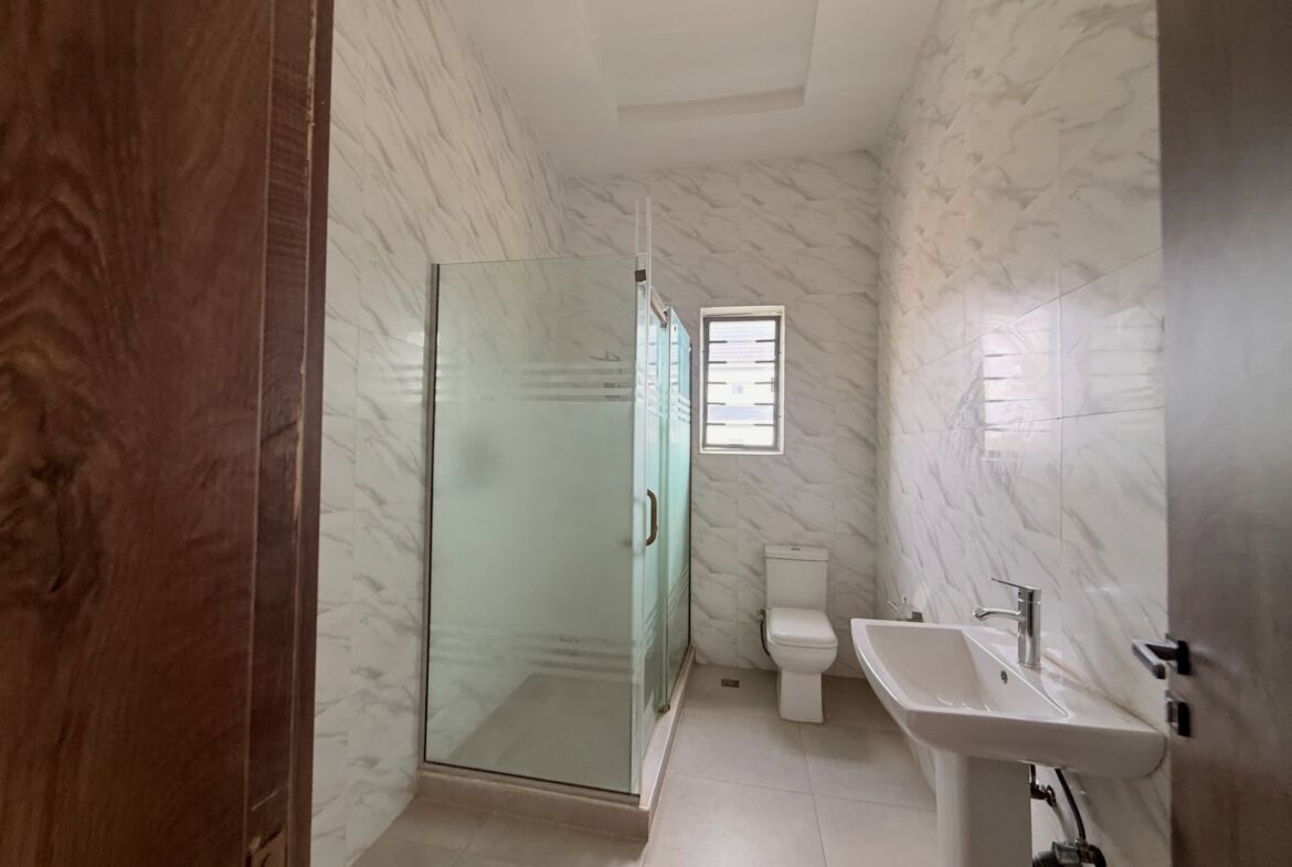 6 bedroom detached duplex for sale in Dakwo, Abuja