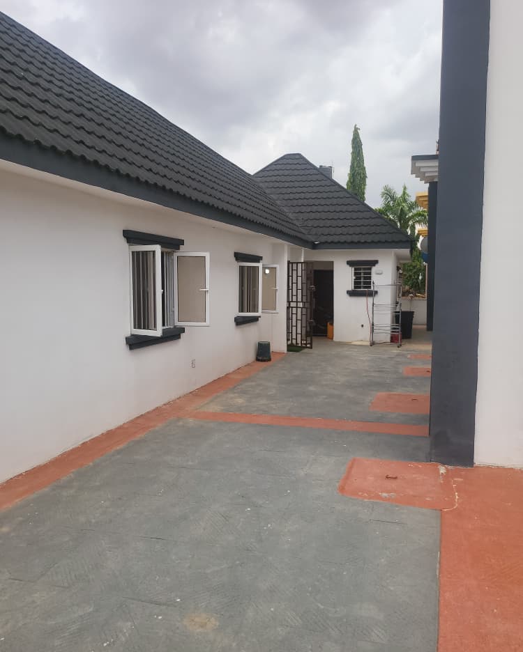 4 bedroom detached house for sale in Dakwo, Abuja