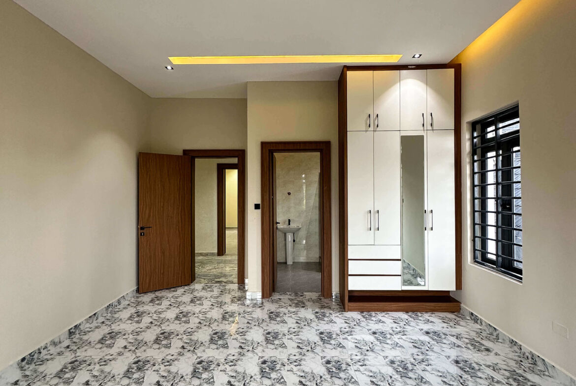 7 bedroom duplex for sale in Karsana, Abuja