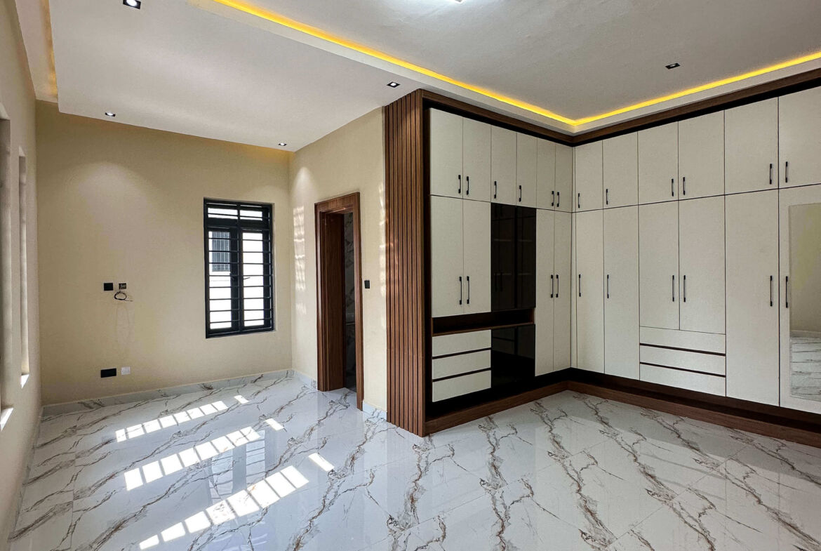 7 bedroom duplex for sale in Karsana, Abuja