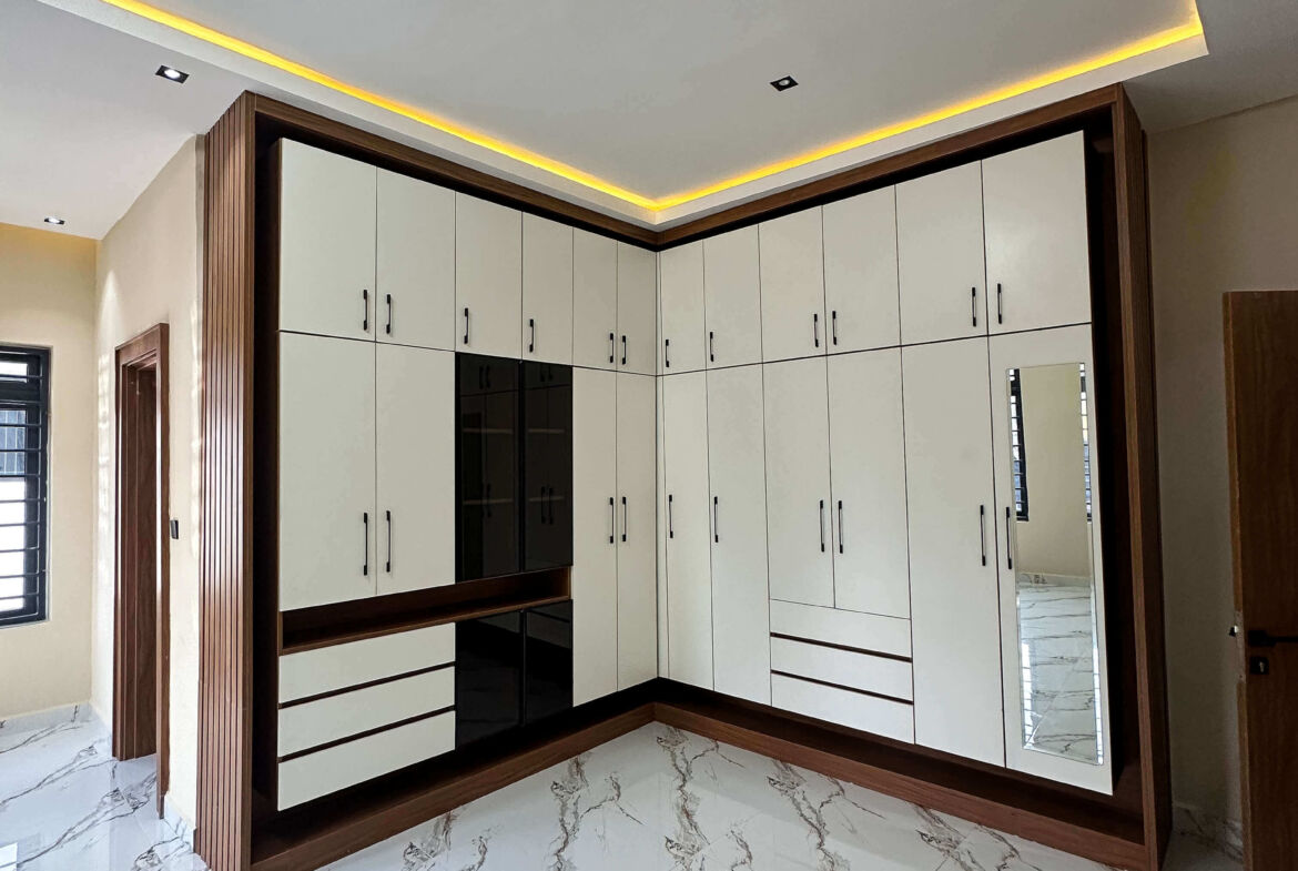 7 bedroom duplex for sale in Karsana, Abuja