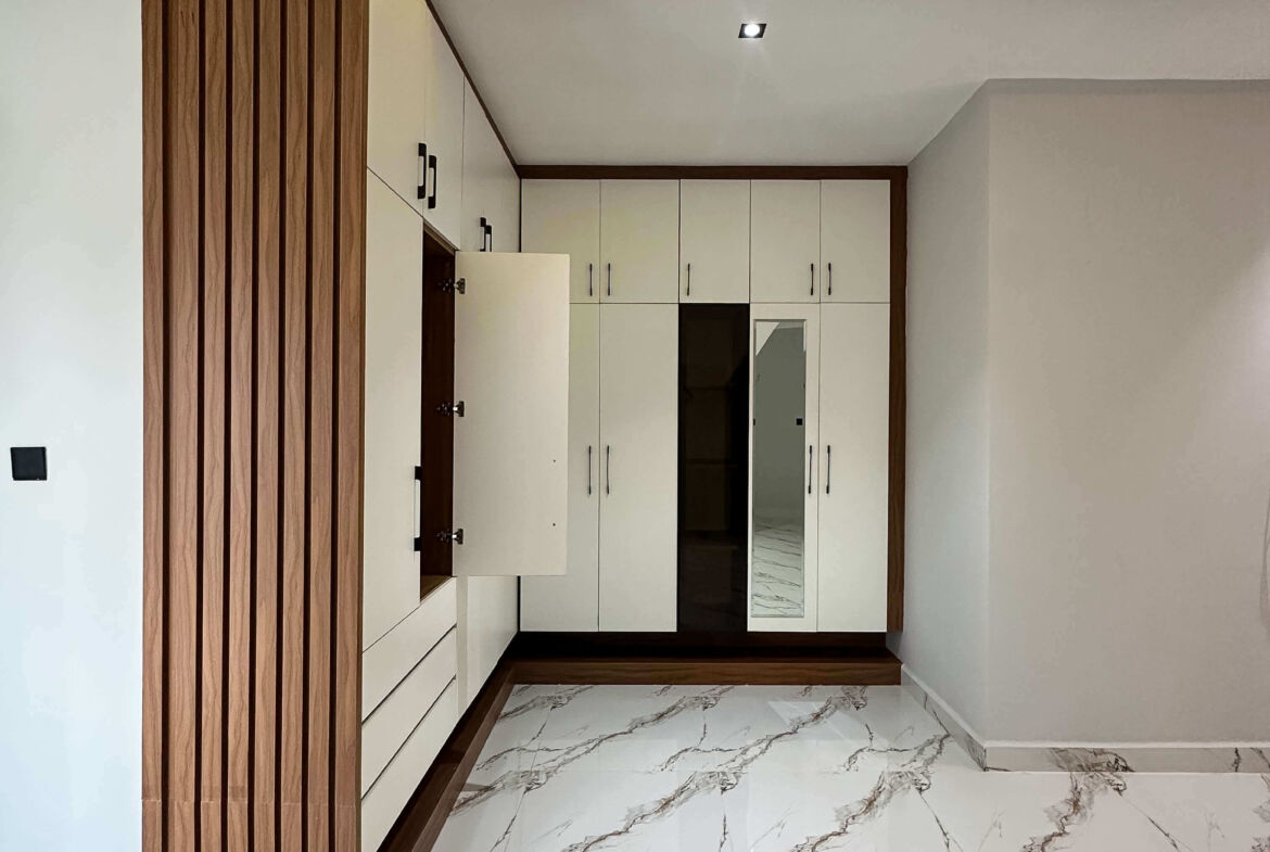 7 bedroom duplex for sale in Karsana, Abuja