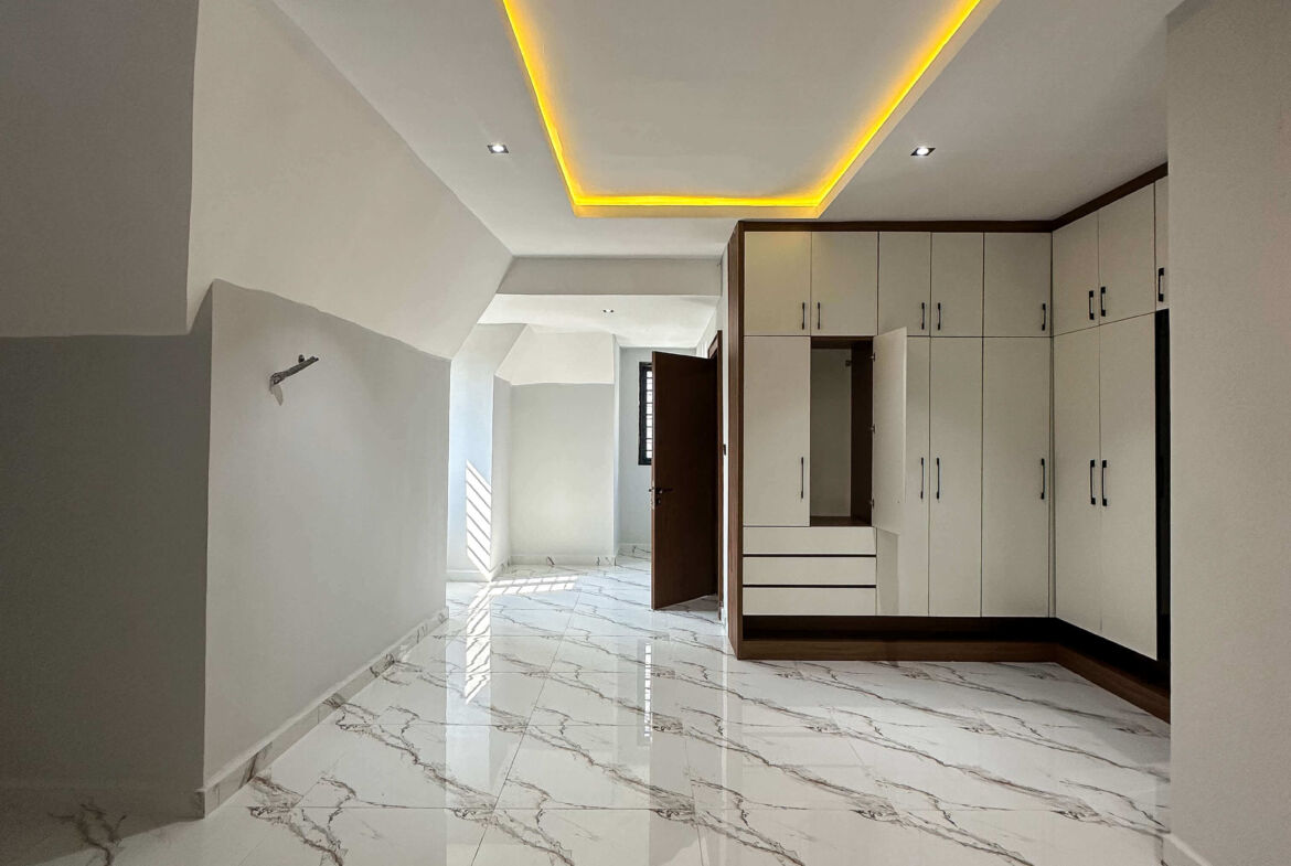 7 bedroom duplex for sale in Karsana, Abuja