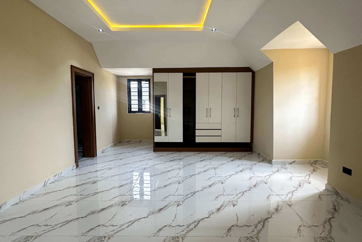 7 bedroom duplex for sale in Karsana, Abuja