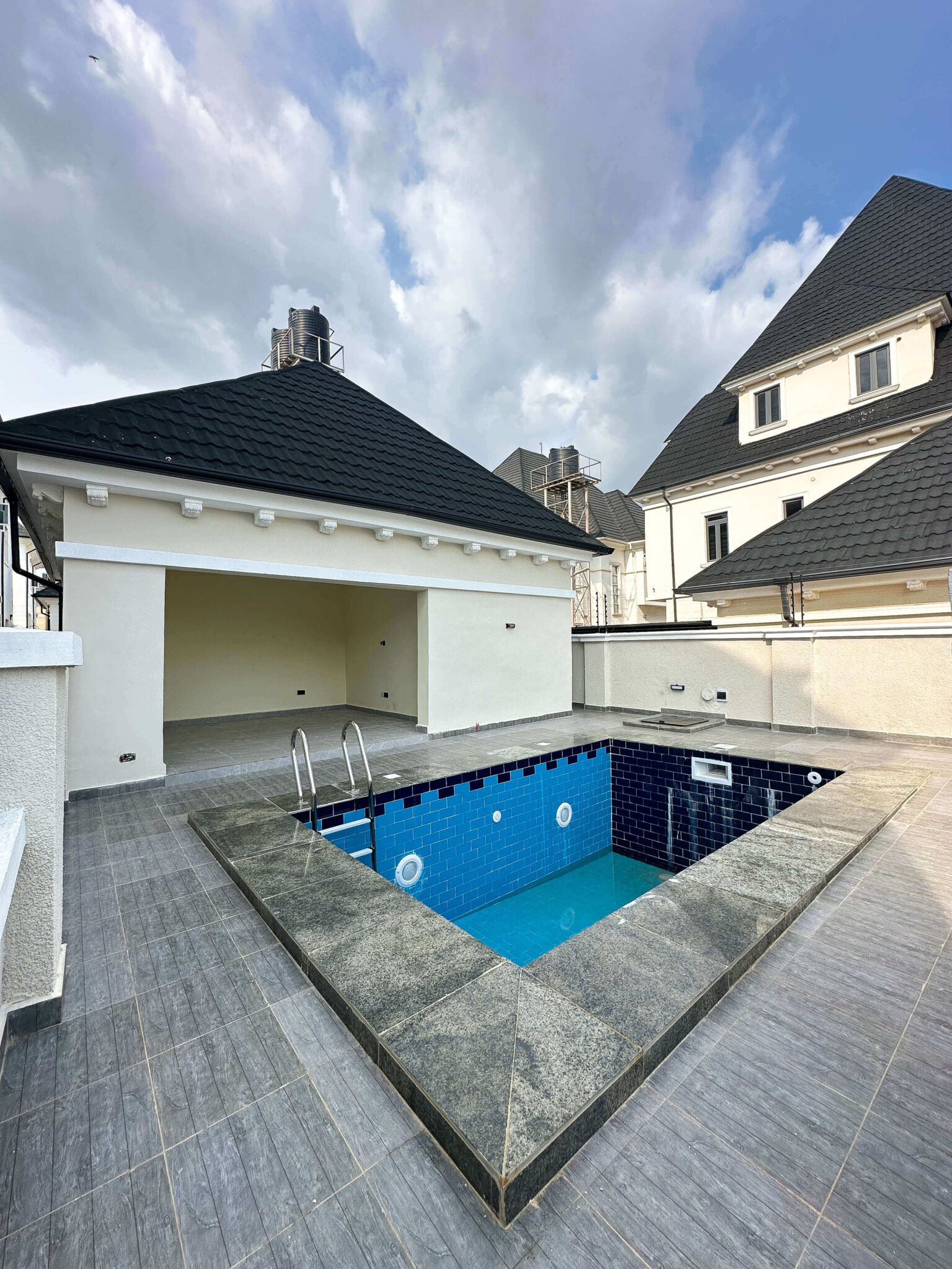 7 bedroom duplex for sale in Karsana, Abuja