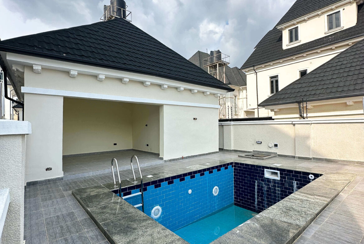 7 bedroom duplex for sale in Karsana, Abuja