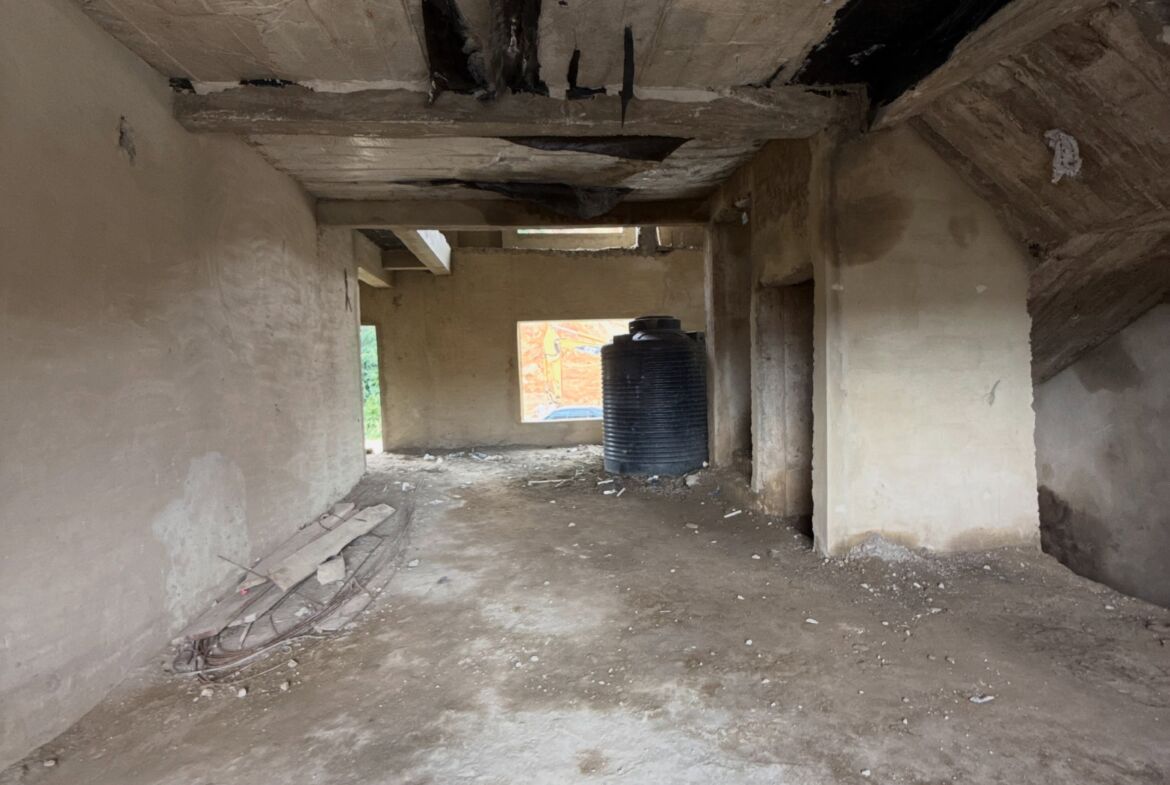 8 bedroom fully detached duplex for sale in Guzape, Abuja