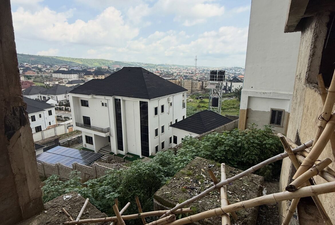8 bedroom fully detached duplex for sale in Guzape, Abuja