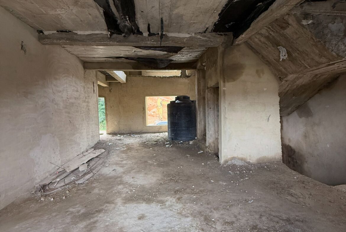 8 bedroom fully detached duplex for sale in Guzape, Abuja