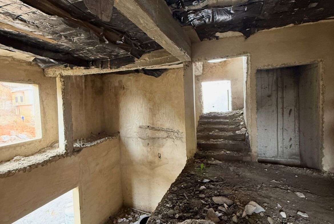 8 bedroom fully detached duplex for sale in Guzape, Abuja
