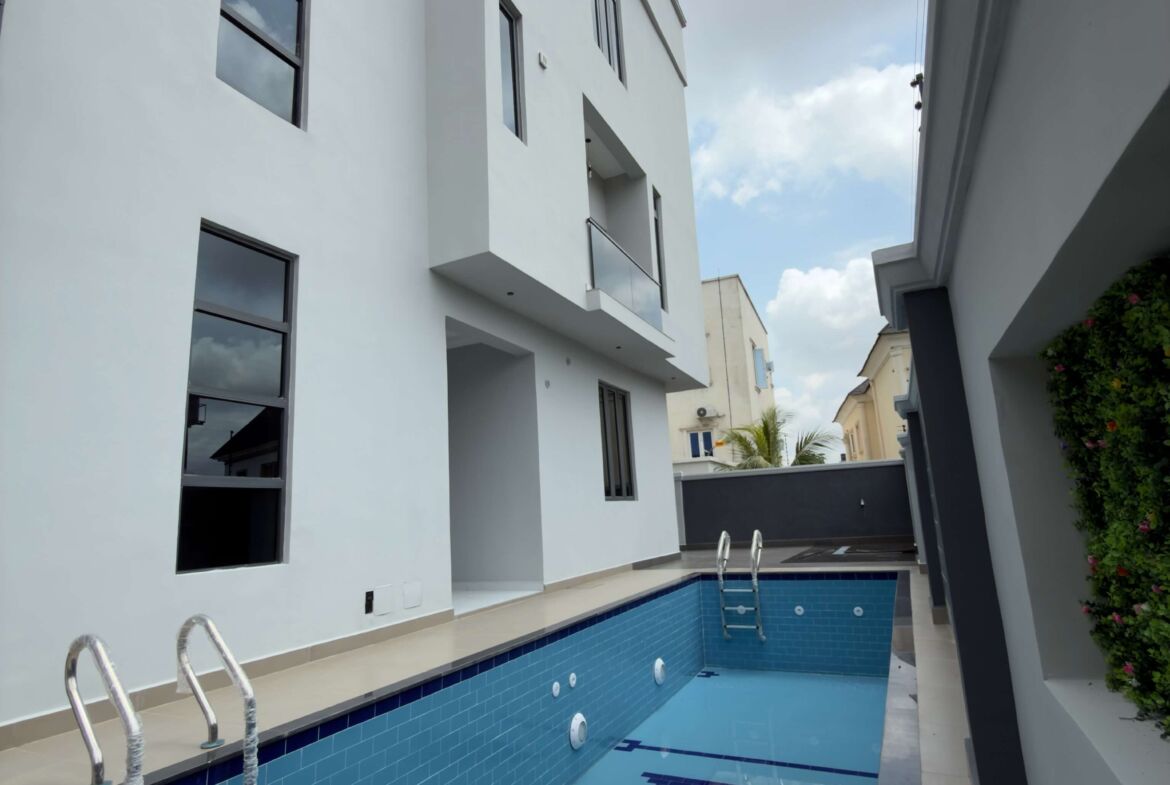 5 bedroom fully detached duplex for sale in Apo Resettlement, Abuja