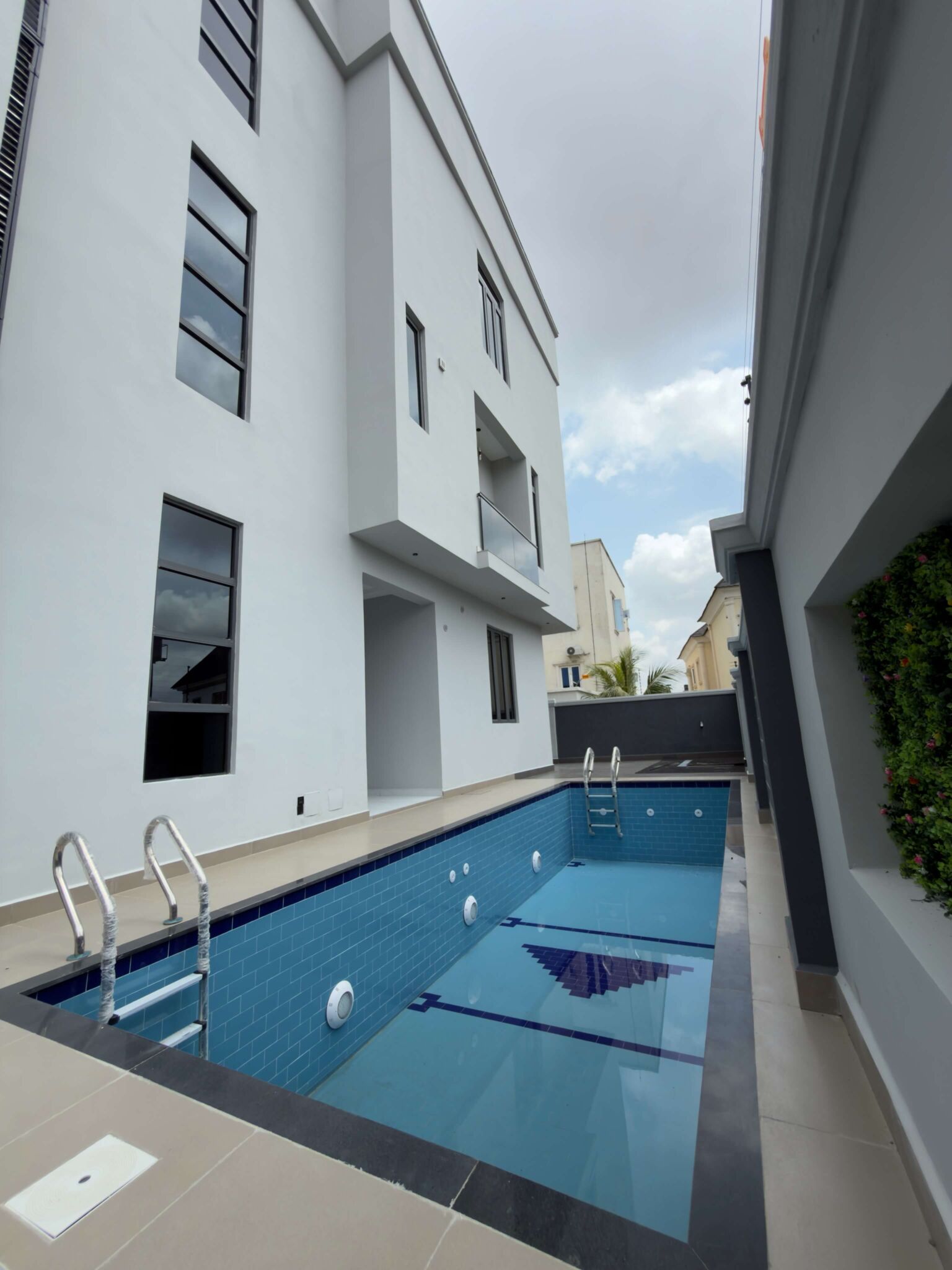 5 bedroom fully detached duplex for sale in Apo Resettlement, Abuja