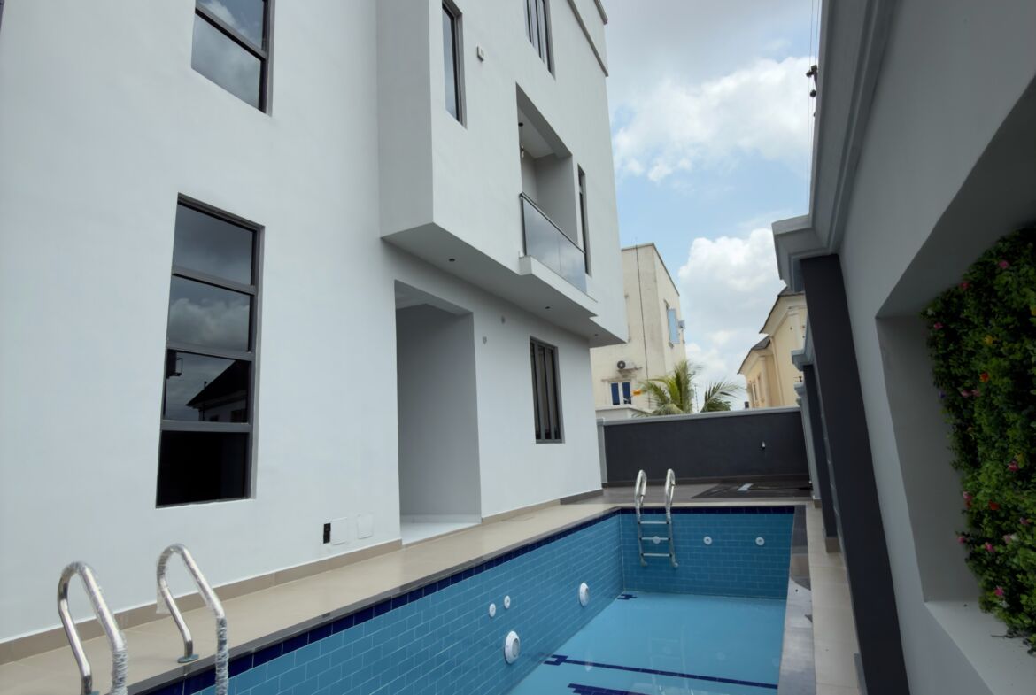 5 bedroom fully detached duplex for sale in Apo Resettlement, Abuja