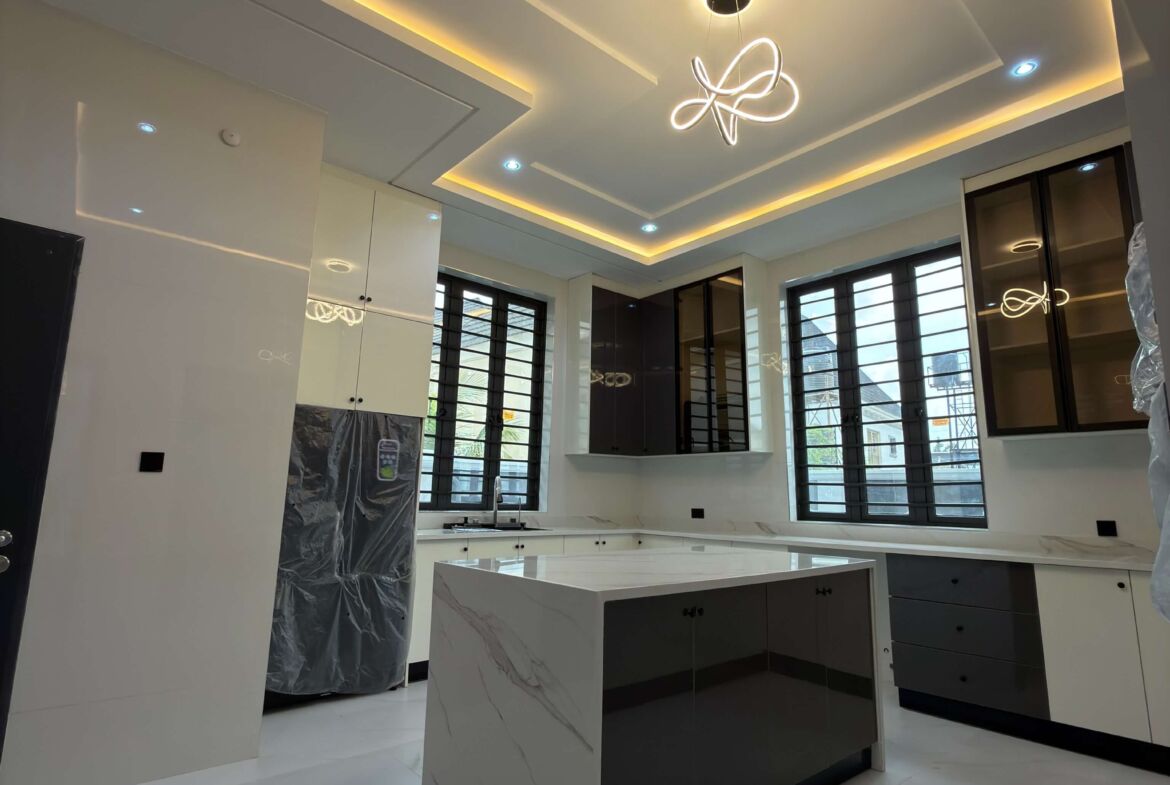 5 bedroom fully detached duplex for sale in Apo Resettlement, Abuja