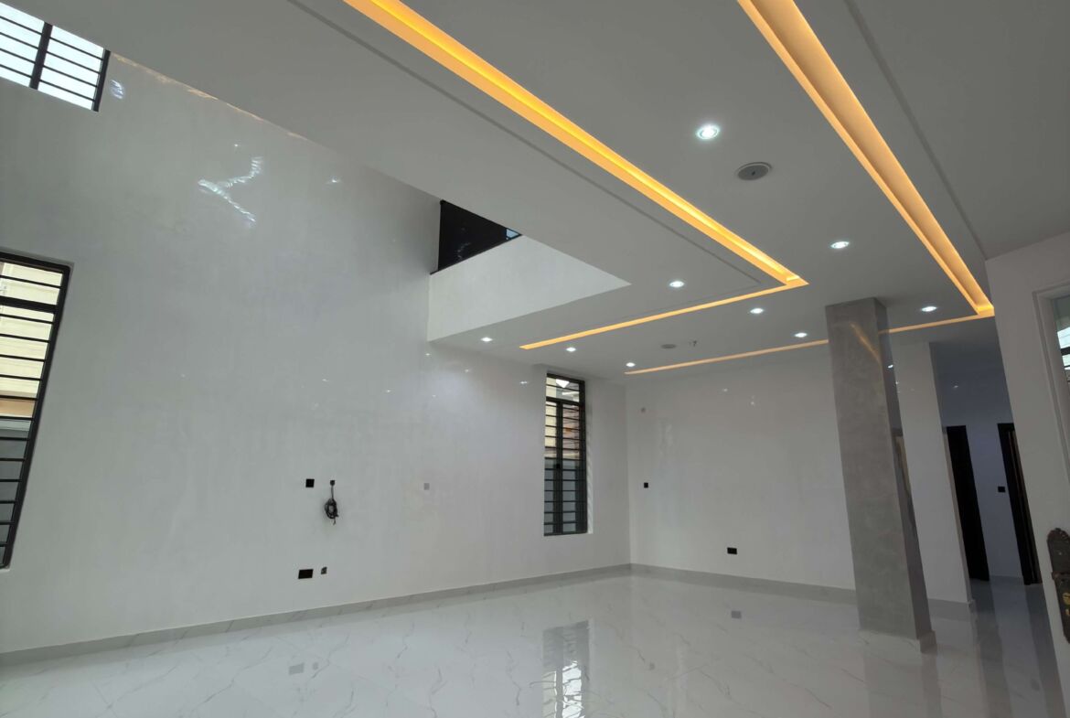 5 bedroom fully detached duplex for sale in Apo Resettlement, Abuja