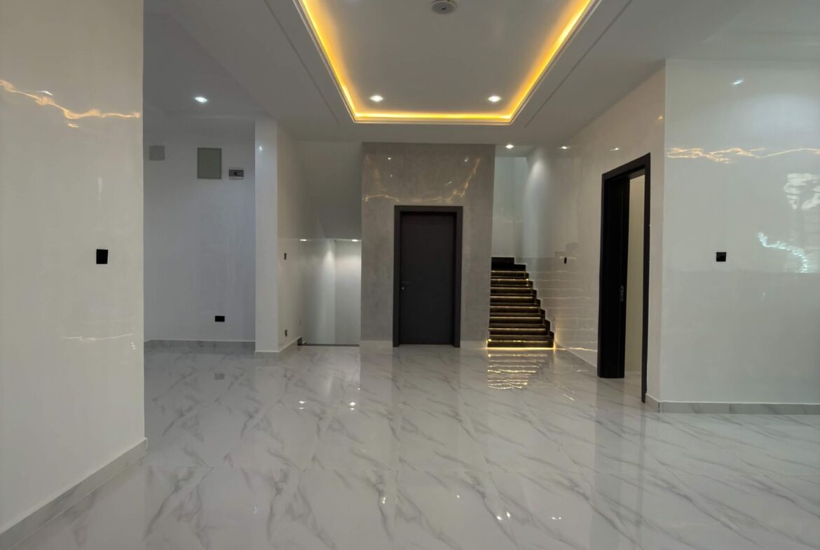 5 bedroom fully detached duplex for sale in Apo Resettlement, Abuja