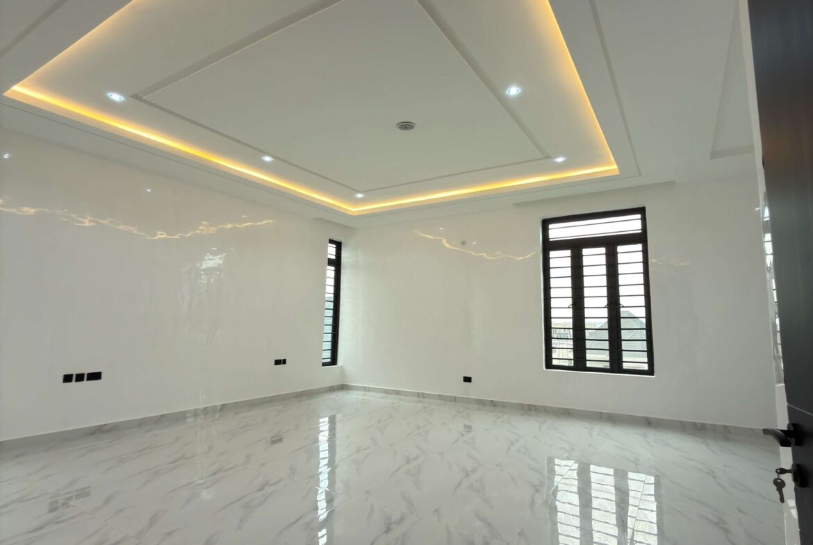 5 bedroom fully detached duplex for sale in Apo Resettlement, Abuja