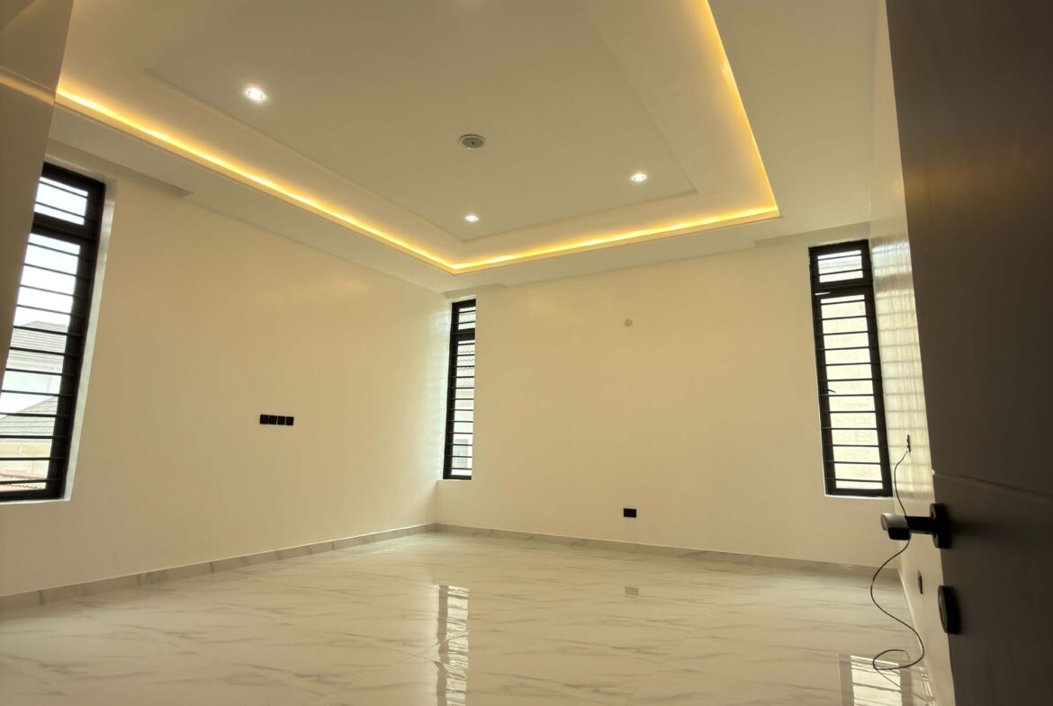5 bedroom fully detached duplex for sale in Apo Resettlement, Abuja