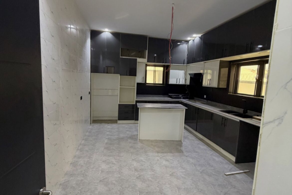 4 bedroom detached duplex for sale in Guzape, Abuja