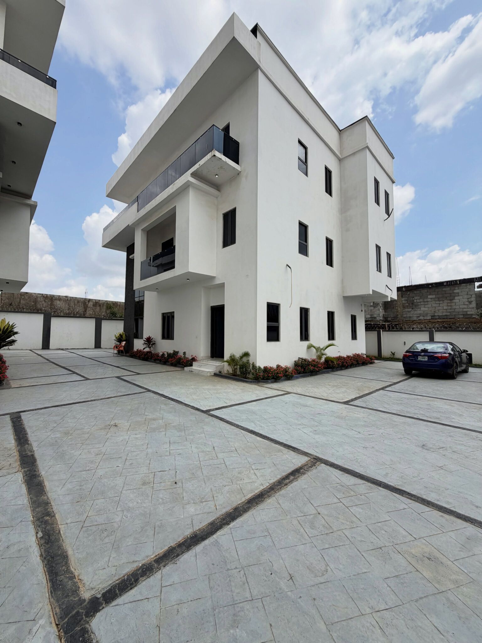 4 bedroom detached duplex for sale in Guzape, Abuja