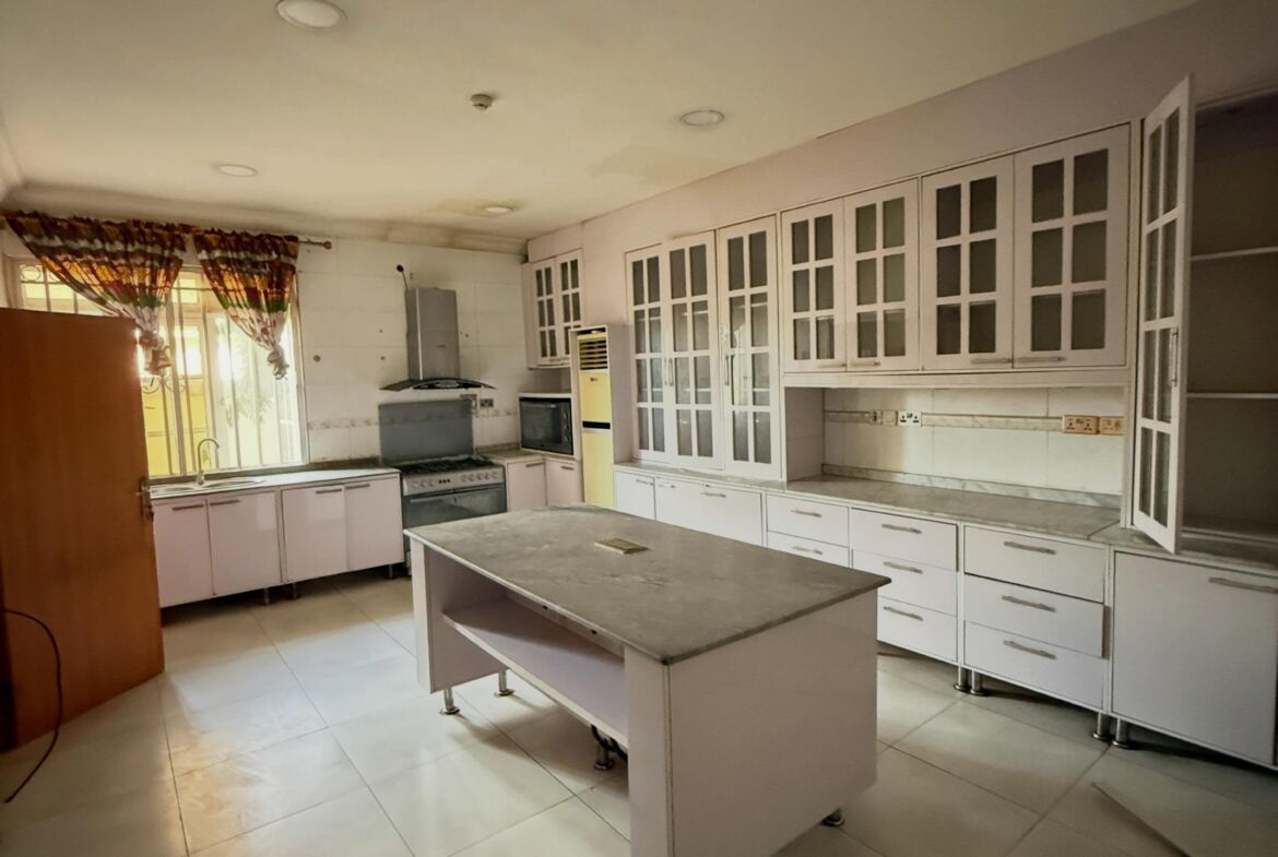 7 bedroom detached duplex for rent in Asokoro, Abuja
