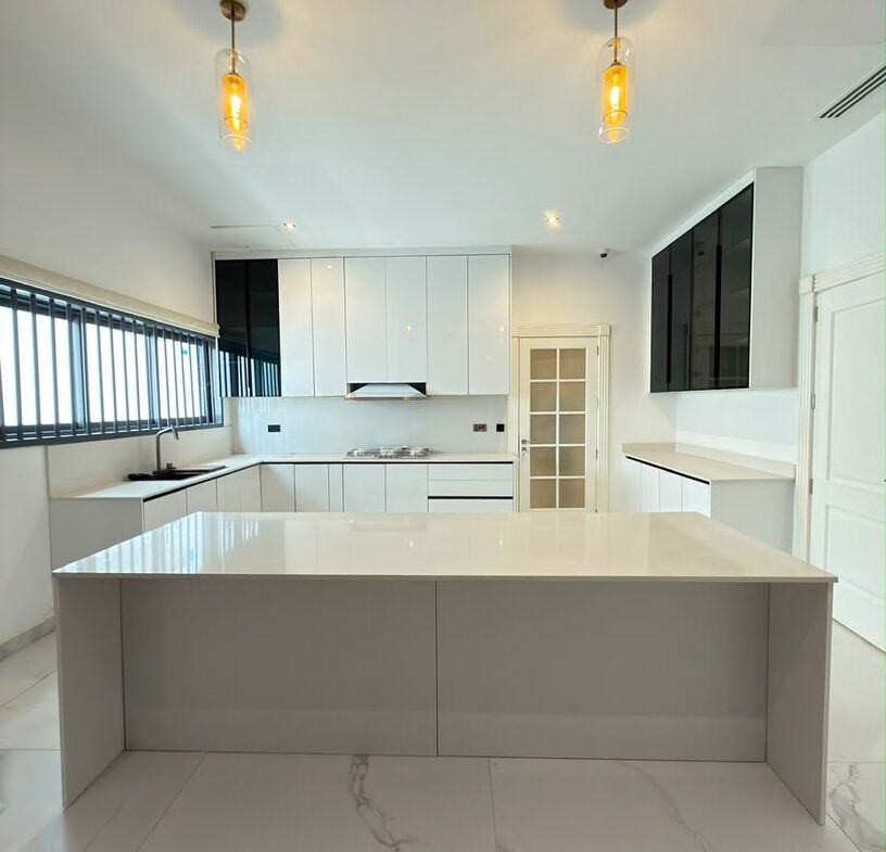 8-bedroom fully detached smart mansion for sale in Maitama, Abuja