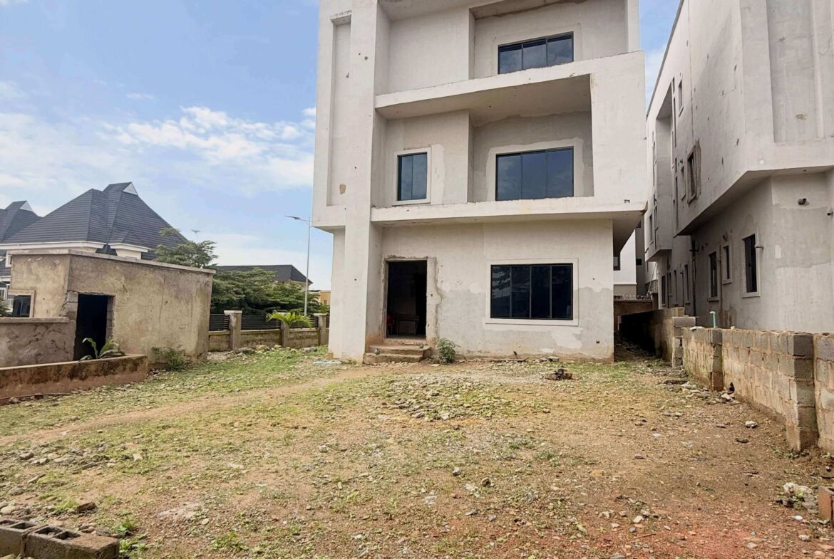 solidly built 5-bedroom detached duplex for sale in Guzape District, Abuja