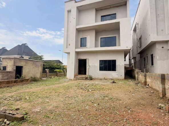 solidly built 5-bedroom detached duplex for sale in Guzape District, Abuja